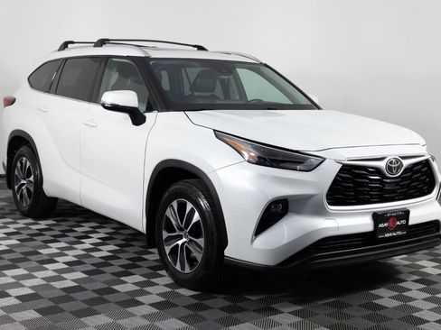 Used 2022 Toyota Highlander XLE FWD image 10