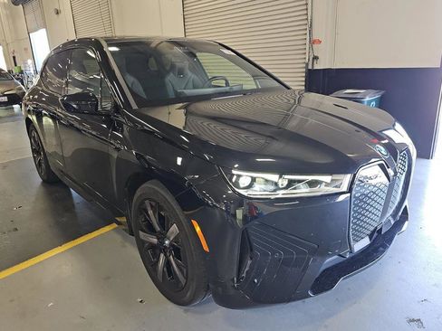 Used 2023 BMW iX xDrive50 w/ Premium Package AWD/4WD image 3