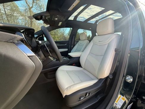 New 2026 Cadillac XT5 Sportv w/ LPO, Onyx Lite Package image 5