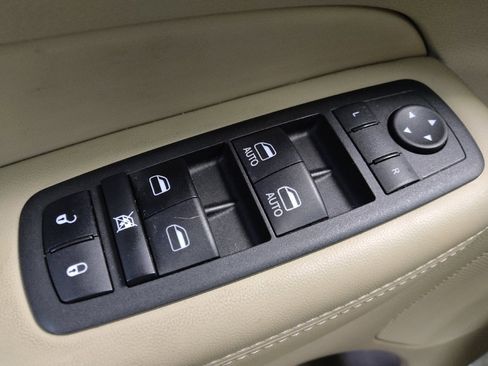 Used 2022 Jeep Grand Cherokee Laredo E AWD/4WD image 27