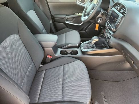 Certified 2025 Kia Soul LX w/ LX Technology Package FWD image 14