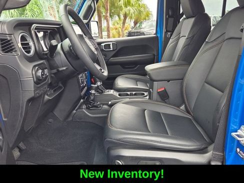 Certified 2025 Jeep Gladiator Sport AWD/4WD image 13