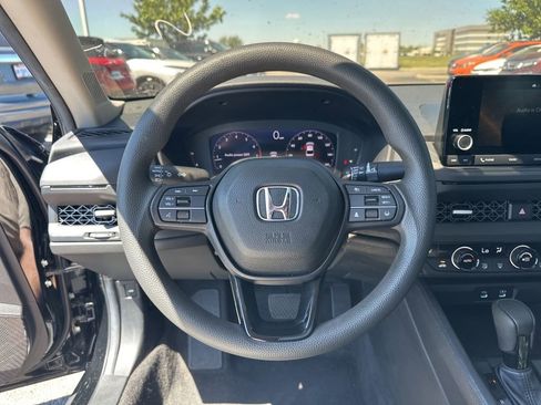 Used 2025 Honda Accord SE image 19