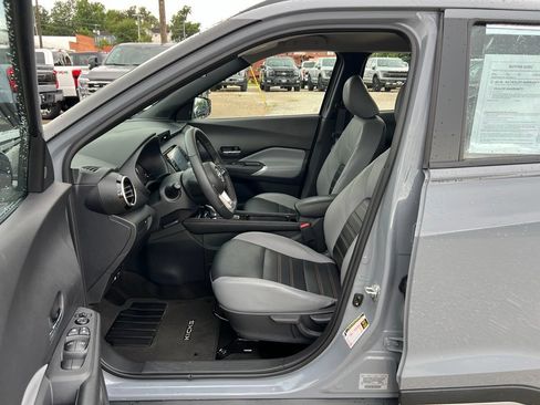 Used 2024 Nissan Kicks SR w/ SR Premium Package FWD image 13