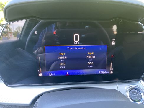Used 2025 Chevrolet Trax LT w/ LT Convenience Package FWD image 16