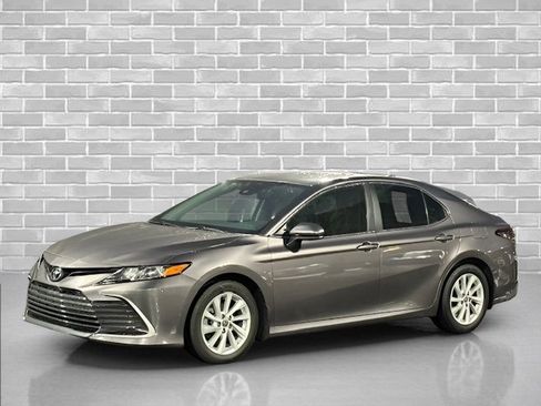 Used 2022 Toyota Camry LE image 3
