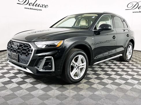 Used 2024 Audi Q5 e Premium Plus w/ Premium Plus Package image 3