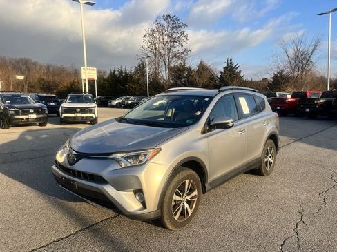 Used 2018 Toyota RAV4 XLE image 3