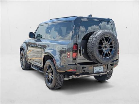 New 2025 Land Rover Defender 90 X-Dynamic SE image 9
