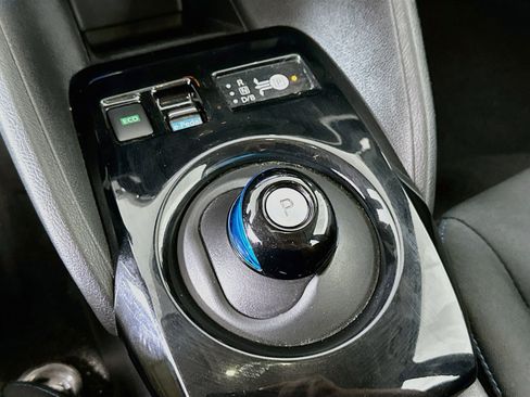 Used 2019 Nissan Leaf SV w/ SV Technology Package FWD image 25