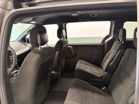 Used 2015 Dodge Grand Caravan SXT w/ Blacktop Package FWD image 18