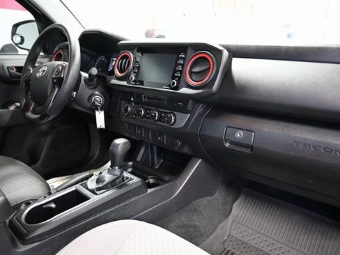 Used 2022 Toyota Tacoma SR image 14