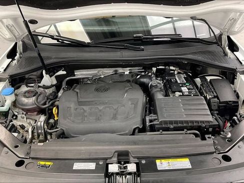 Used 2023 Volkswagen Tiguan SE R-Line AWD/4WD image 29