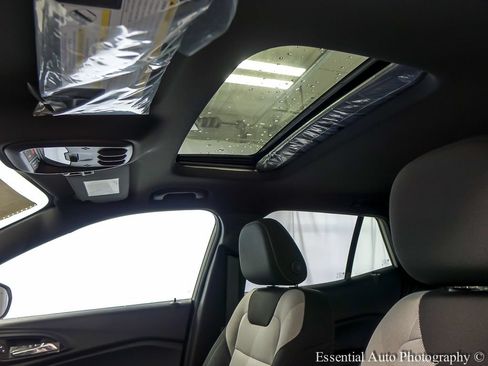 New 2026 Chevrolet Trax RS w/ Sunroof Package FWD image 10