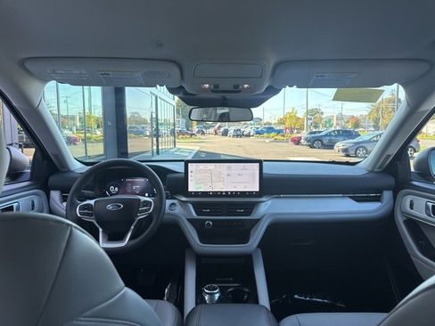 Used 2025 Ford Explorer Active w/ Active Comfort Package image 14