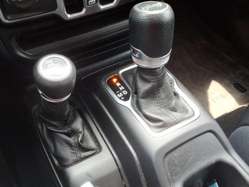 Used 2020 Jeep Wrangler Unlimited Sport AWD/4WD image 22