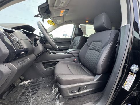 Used 2024 Nissan Pathfinder SV image 9