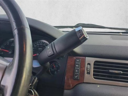 Used 2013 Chevrolet Avalanche LTZ image 18