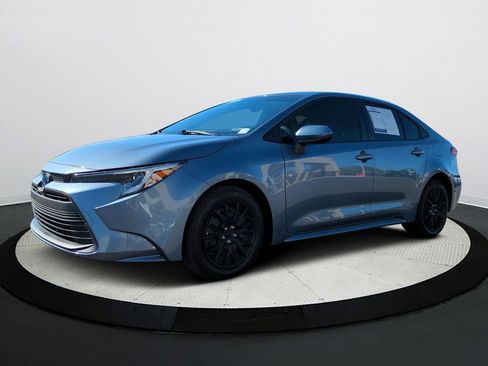 Used 2025 Toyota Corolla LE image 31