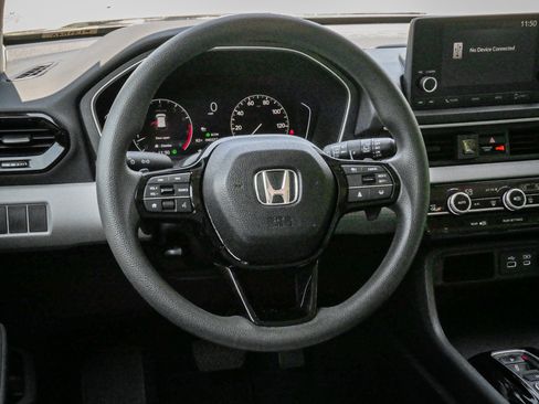 Used 2023 Honda Pilot LX image 6