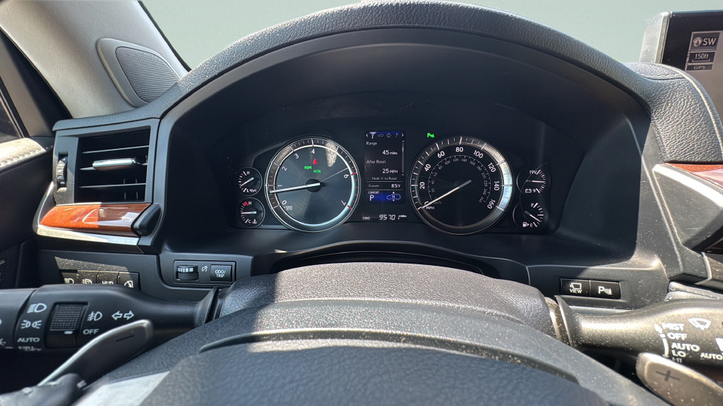 Used 2018 Lexus LX 570 4WD w/ Luxury Package image 13