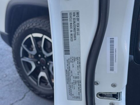 Used 2025 Jeep Compass Trailhawk image 28