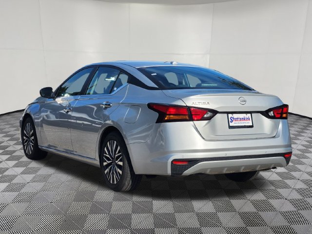 Used 2025 Nissan Altima 2.5 SV FWD image 8