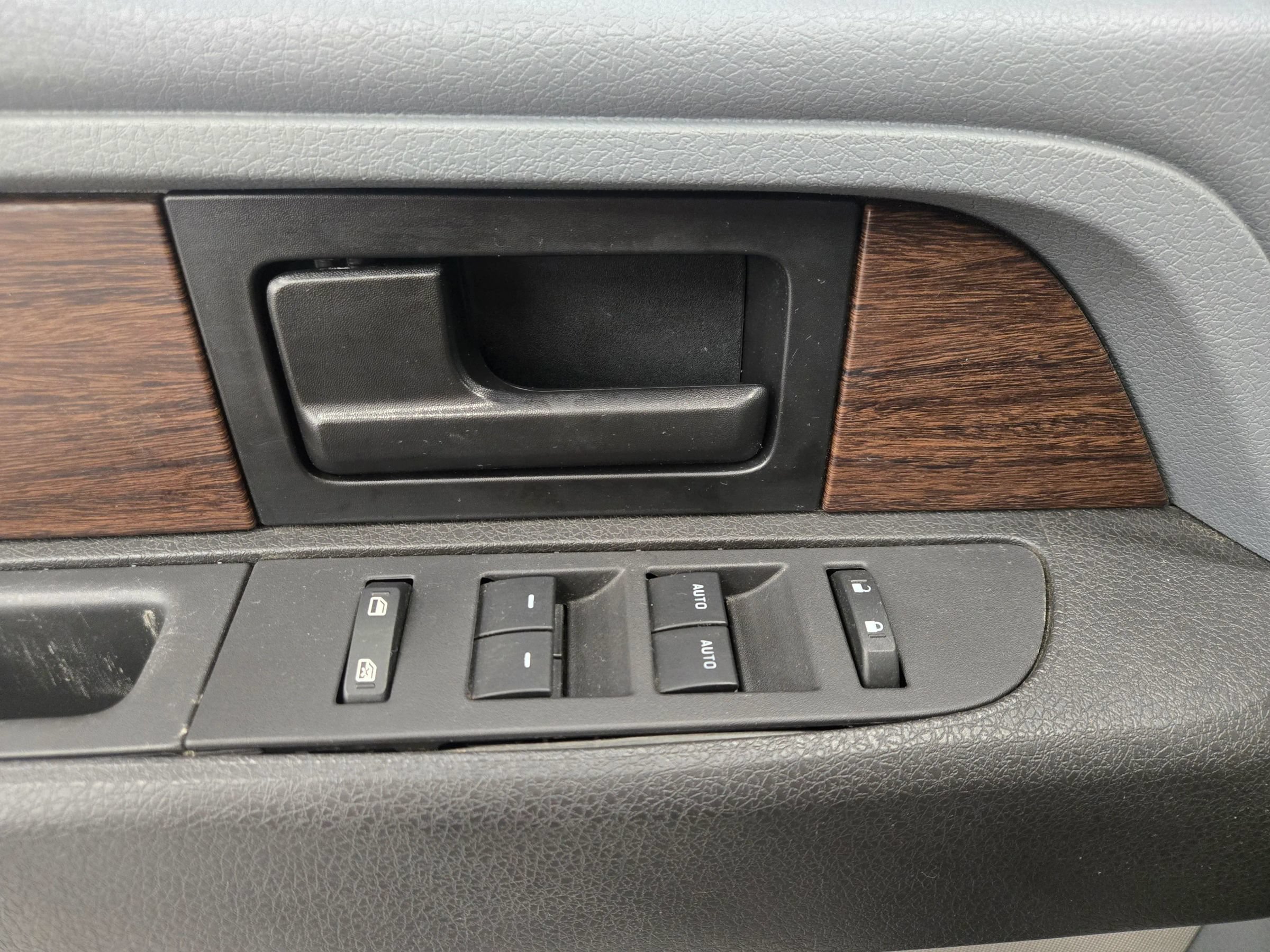 Used 2014 Ford F150 Lariat w/ Equipment Group 502A Luxury AWD/4WD image 9