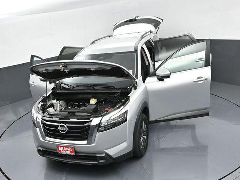 Used 2024 Nissan Pathfinder SV image 46