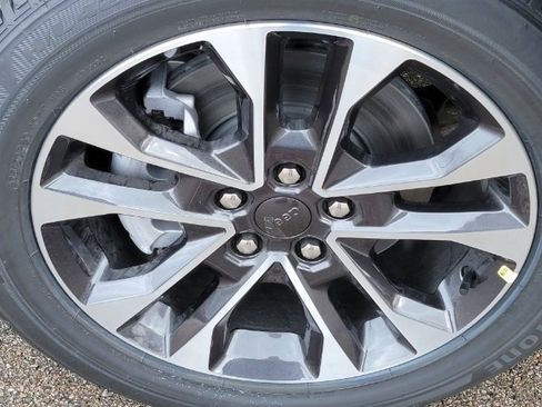 Used 2023 Jeep Grand Cherokee Overland w/ Luxury Tech Group IV image 14