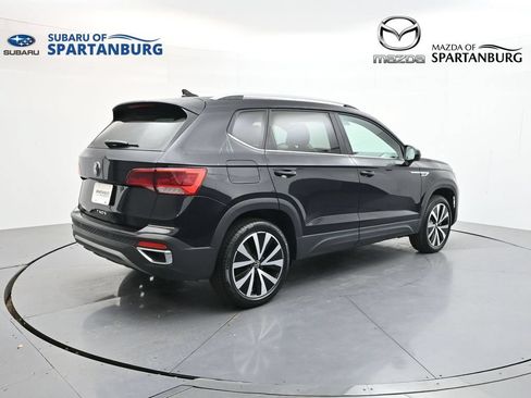 Used 2024 Volkswagen Taos SE FWD image 8