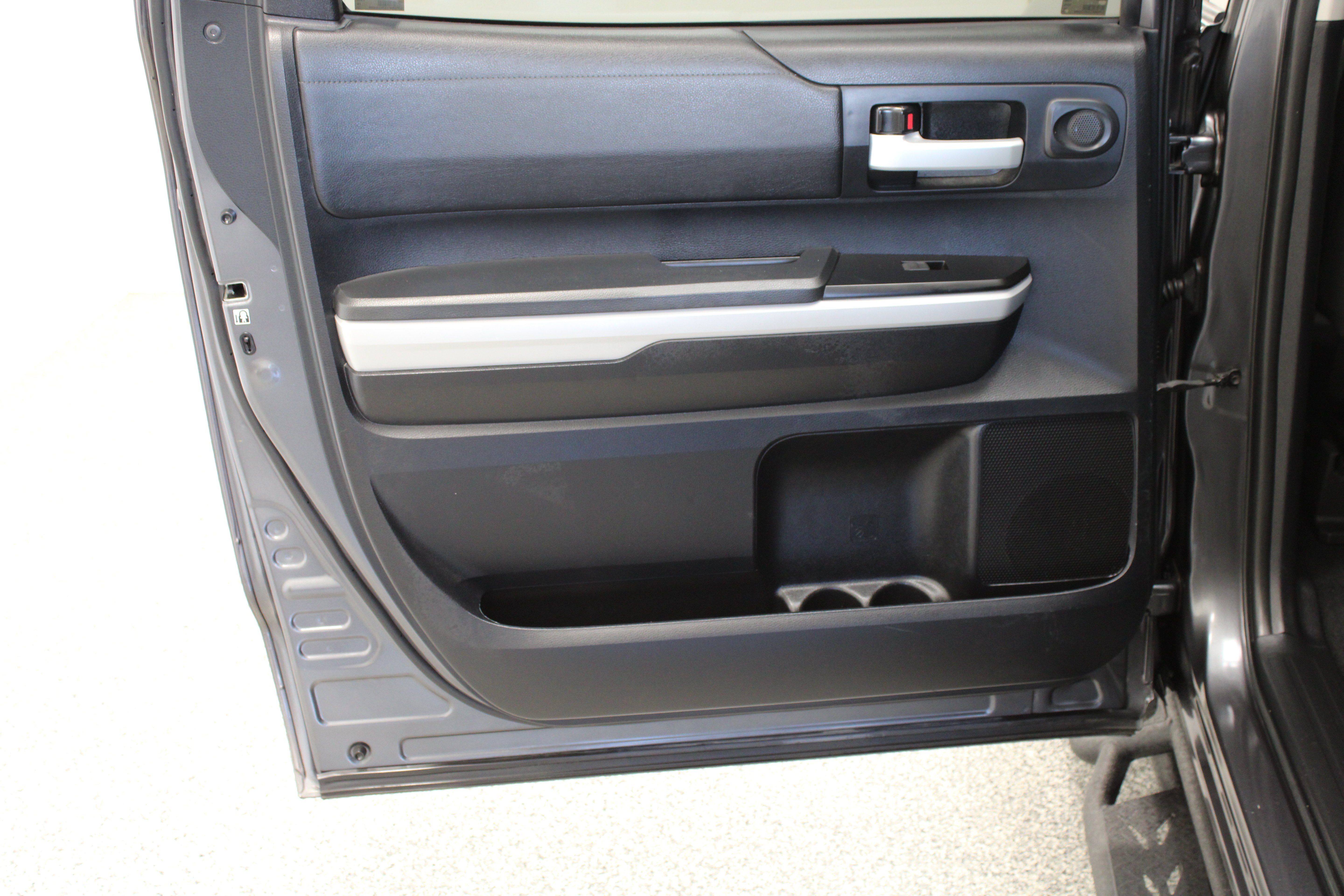 Used 2018 Toyota Tundra SR5 RWD image 25