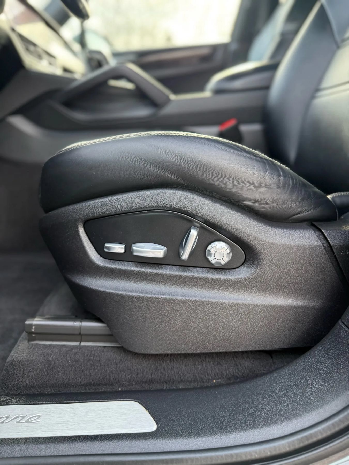 Used 2021 Porsche Cayenne AWD/4WD image 35