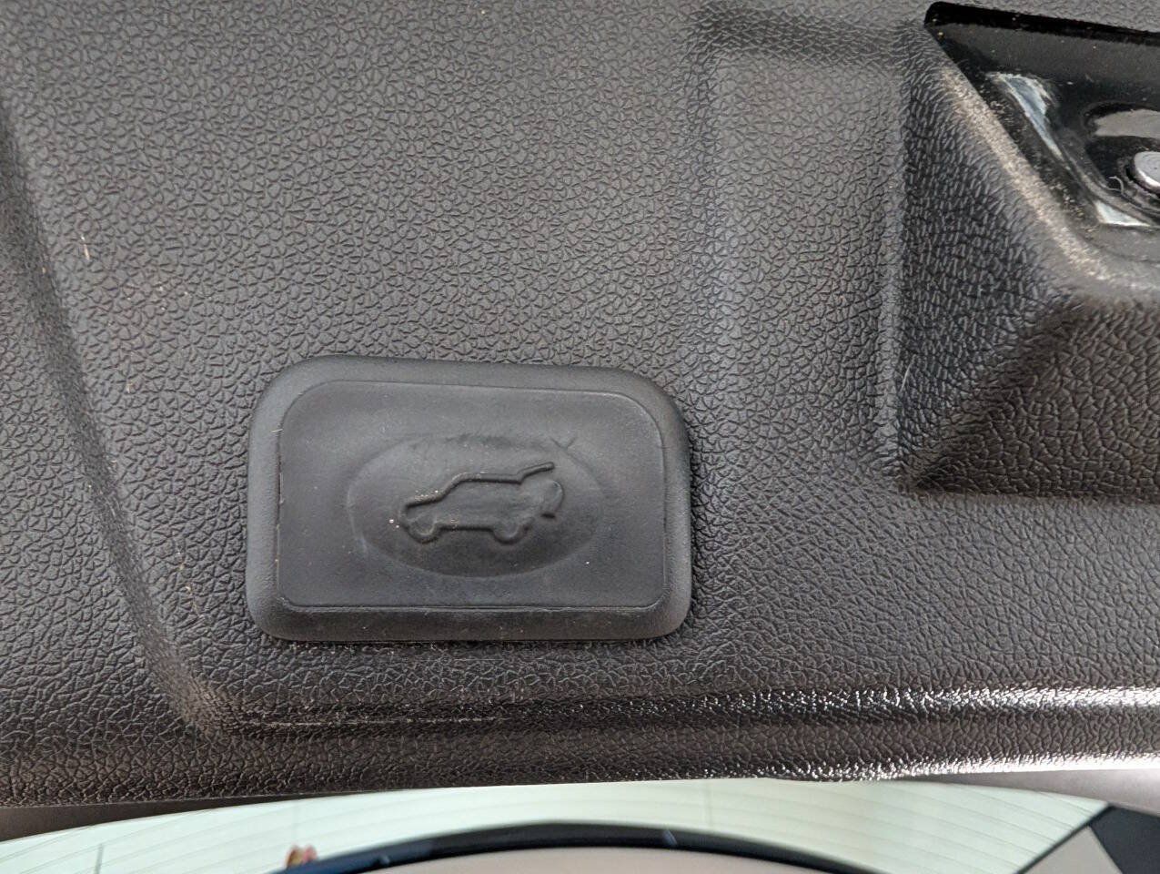 Used 2012 Chevrolet Traverse LT FWD image 16