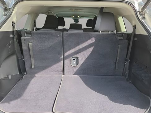 Used 2022 Toyota Highlander LE image 16