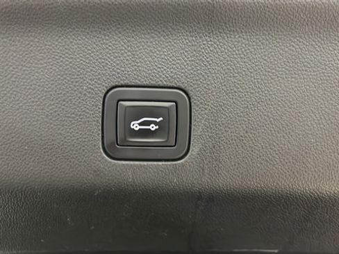 Used 2024 GMC Yukon XL Denali Ultimate AWD/4WD image 31