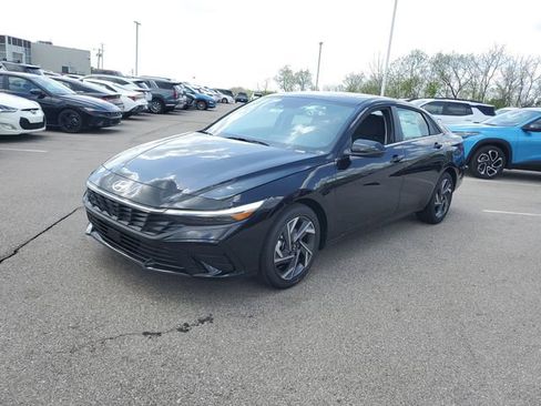 New 2026 Hyundai Elantra Limited FWD image 2