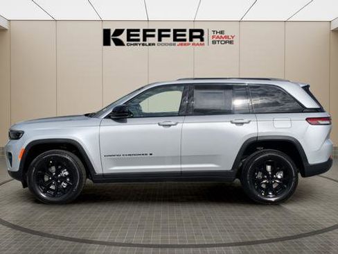 New 2025 Jeep Grand Cherokee Altitude image 2