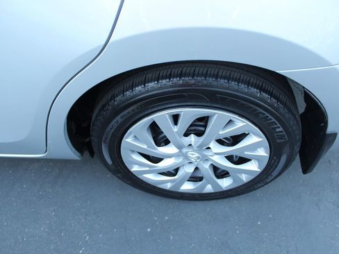 Used 2019 Toyota Corolla LE FWD image 12