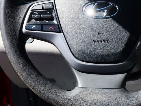 Used 2017 Hyundai Elantra SE image 48