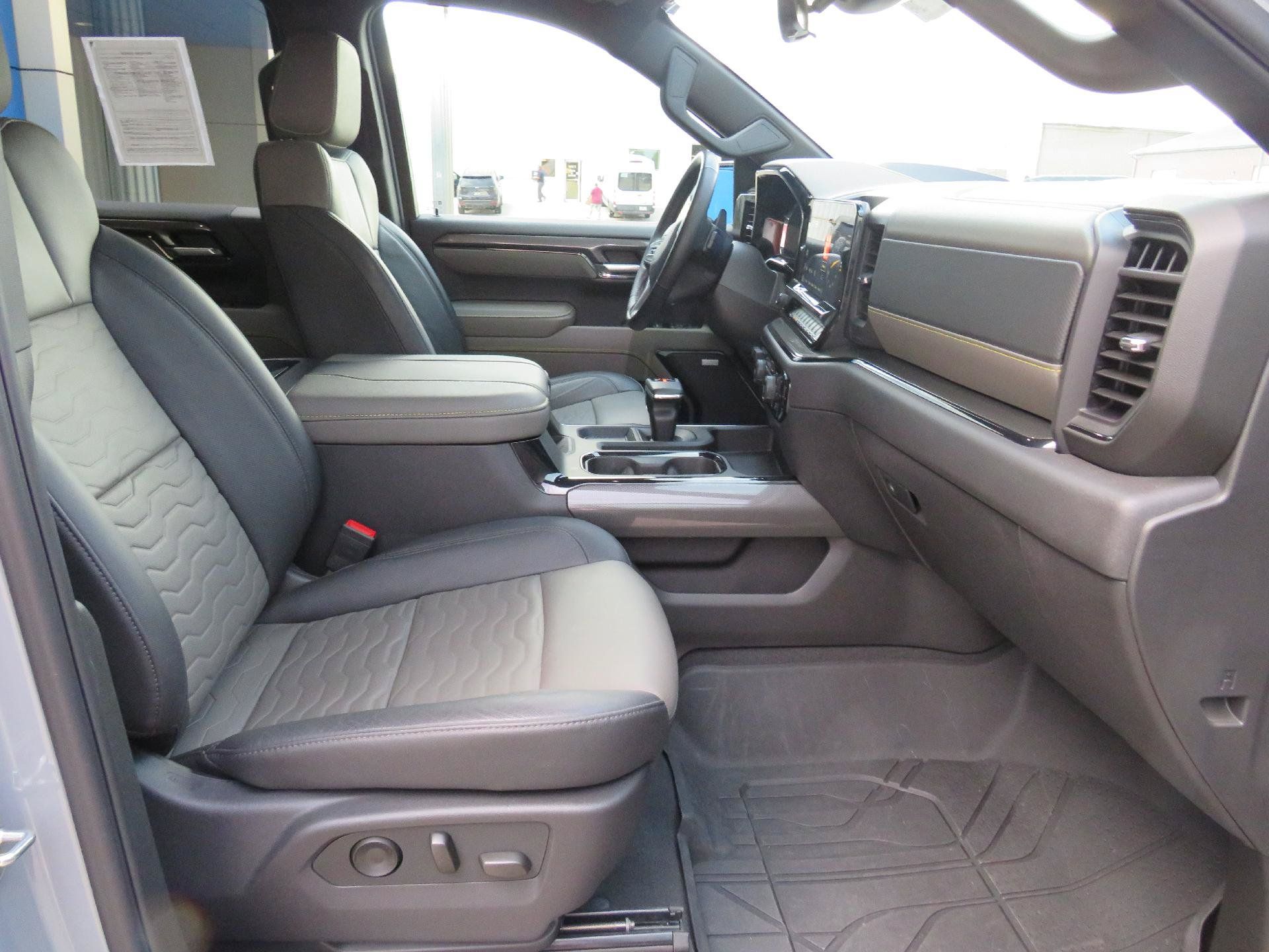 Used 2025 Chevrolet Silverado 1500 ZR2 w/ Technology Package AWD/4WD image 15