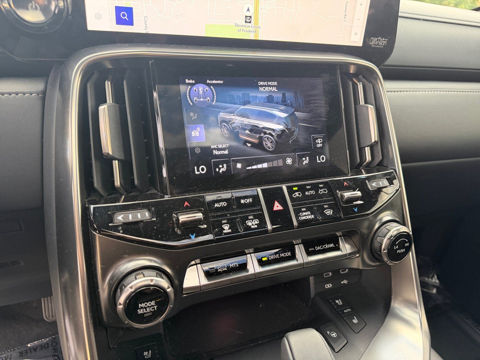 Used 2025 Lexus LX 700h Luxury w/ Accessory Package (Z1) AWD/4WD image 12