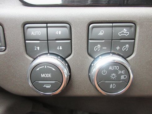 New 2026 GMC Sierra 3500 SLT w/ SLT Premium Package image 18