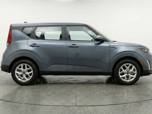 Used 2025 Kia Soul LX w/ LX Technology Package FWD image 11