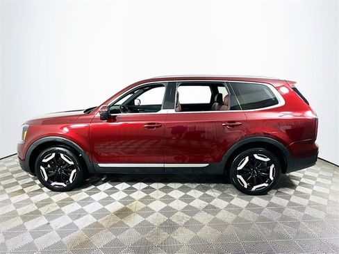Used 2024 Kia Telluride EX w/ EX Captain's Chair Package image 6