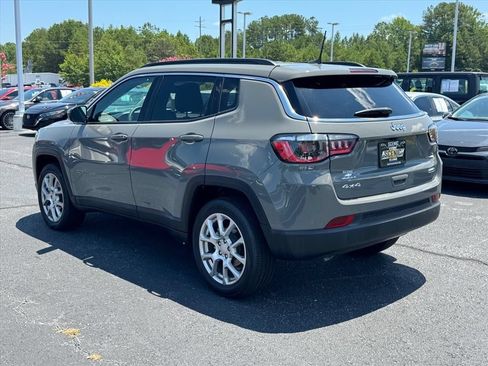Used 2023 Jeep Compass Latitude AWD/4WD image 5