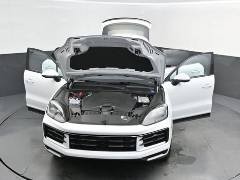 Used 2026 Porsche Cayenne Coupe AWD/4WD image 46
