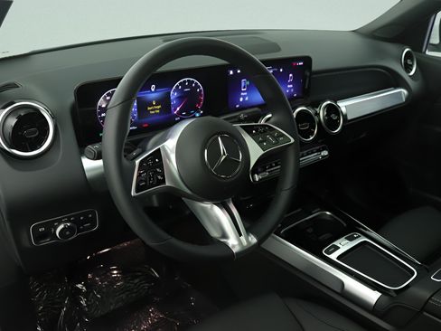 Used 2026 Mercedes-Benz GLB 250 image 14