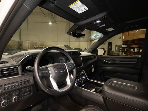 Certified 2024 GMC Yukon XL Denali w/ Denali Reserve Package image 9
