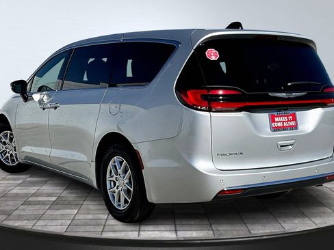 New 2026 Chrysler Pacifica Select FWD image 16